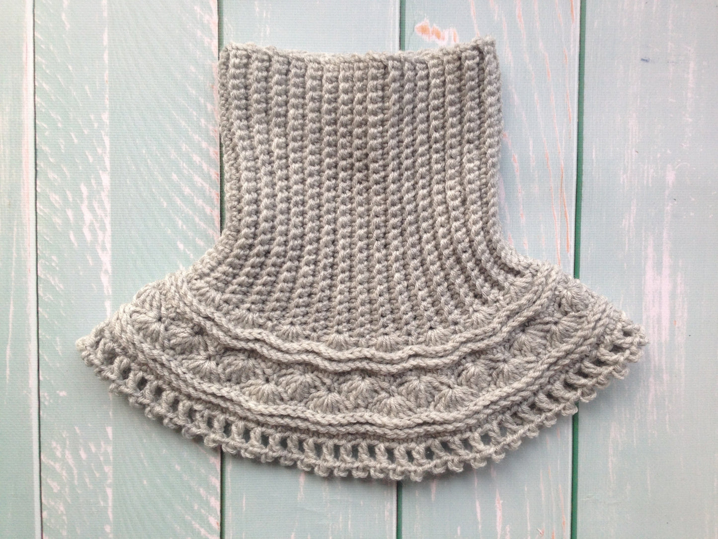 Grey Sea Waves Crochet Neck Warmer Pattern - CrochetArtHub