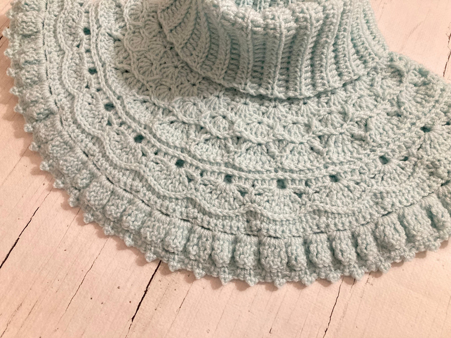 Frozen Beauty Neck Warmer Crochet Pattern - CrochetArtHub